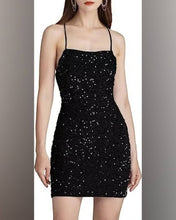 Cargar imagen en el visor de la galería, VESTIDO TUBO VELVET CON LENTEJUELAS
