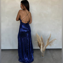 Cargar imagen en el visor de la galería, VESTIDO LARGO LENTEJUELAS CRUZADO
