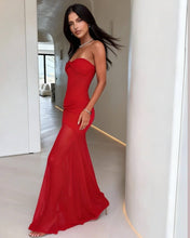 Cargar imagen en el visor de la galería, VESTIDO STRAPLESS LISO MAS TUL CON NUDO
