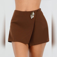 Cargar imagen en el visor de la galería, SHORT POLLERA C/ APLIQUE
