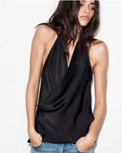 Cargar imagen en el visor de la galería, BLUSA SATEN PICO
