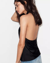 Cargar imagen en el visor de la galería, BLUSA SATEN PICO
